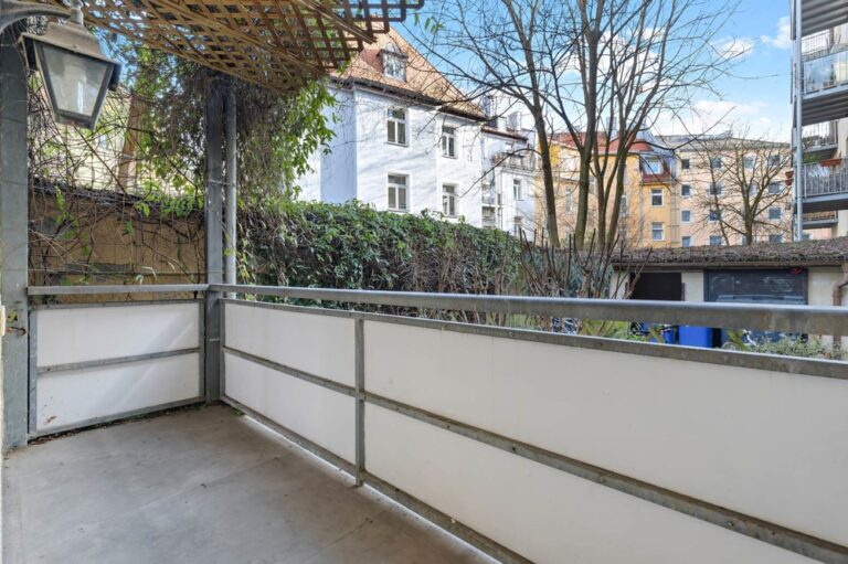 Südbalkon zum Innenhof
