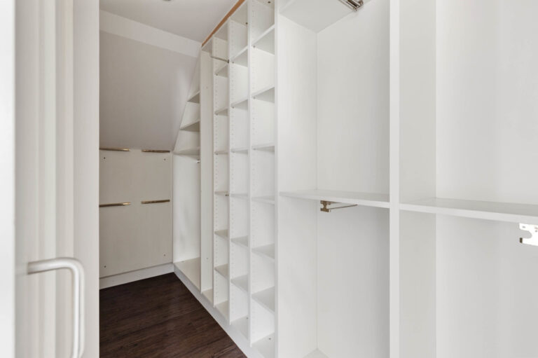 Begehbarer Kleiderschrank