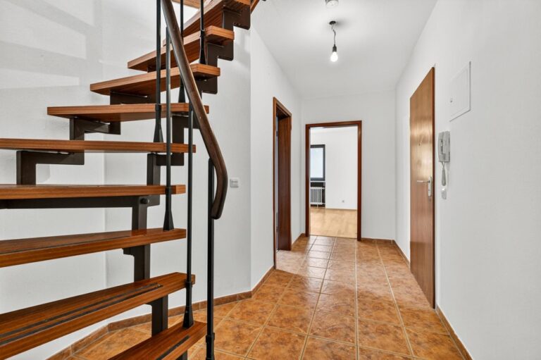 Treppe zum DG
