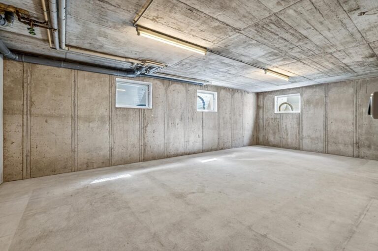 Großer Hobbyraum unausgebaut