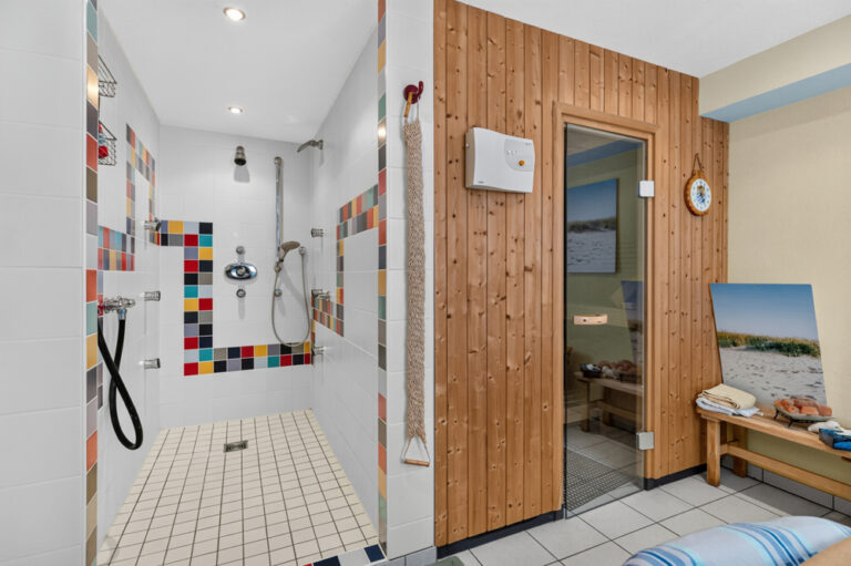 EG Wohnung Souterrain mit Bad und Sauna
