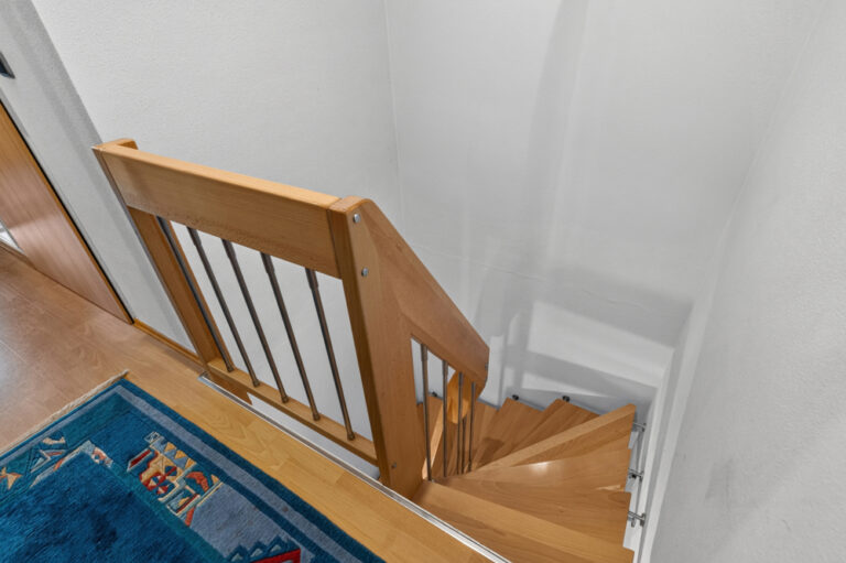 EG Wohnung Treppe zum Souterrain