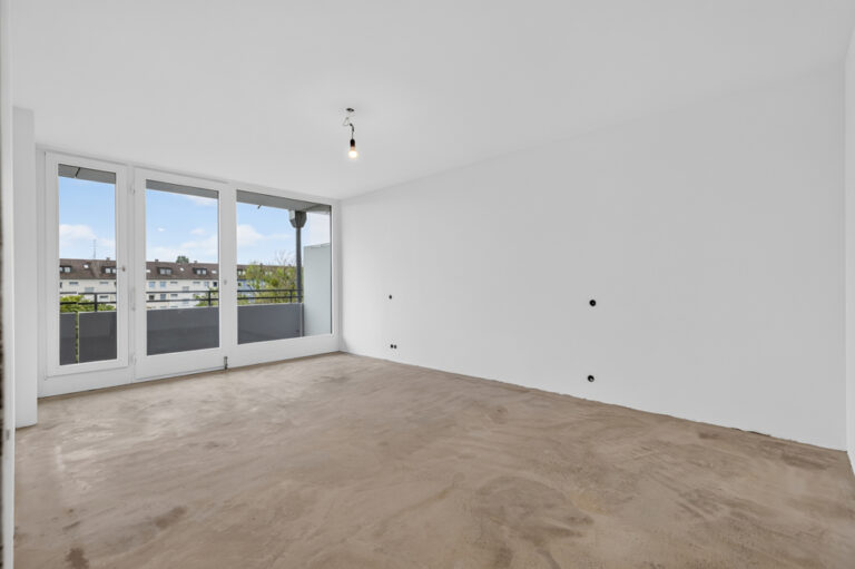 Schlafzimmer mit Zugang z. Balkon